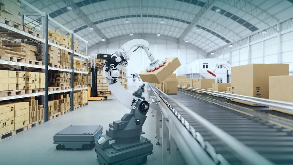 Magazzino automatizzato con robot e nastri trasportatori
