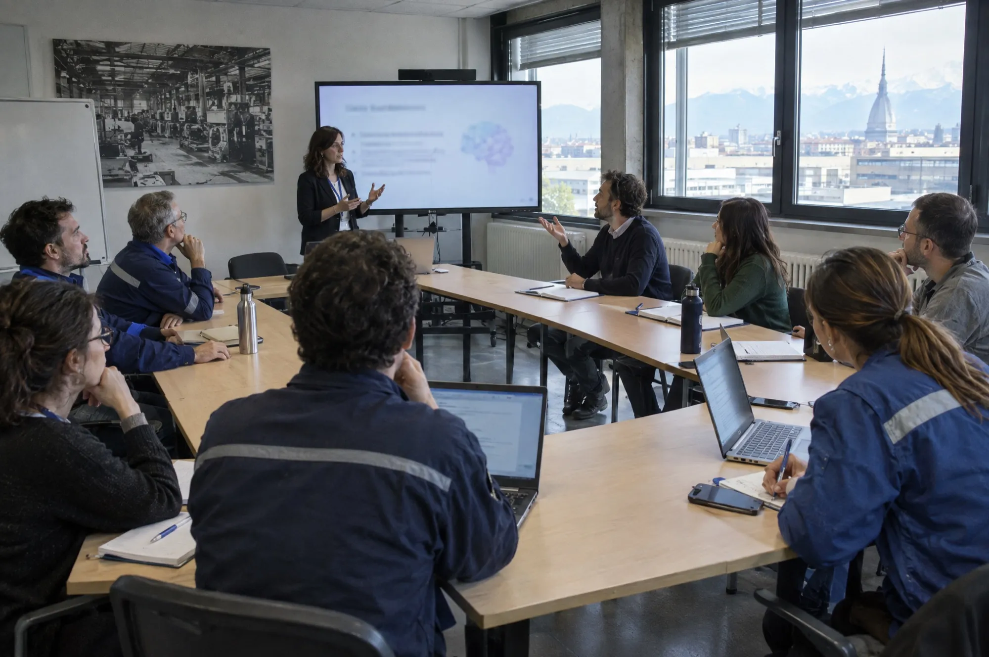 Corso sull'uso dell'AI in un'azienda, con il formatore davanti allo schermo